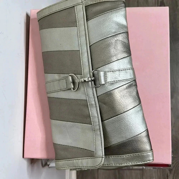 Silver And Gold tone Large Clutch Bag - Picture 3 of 8